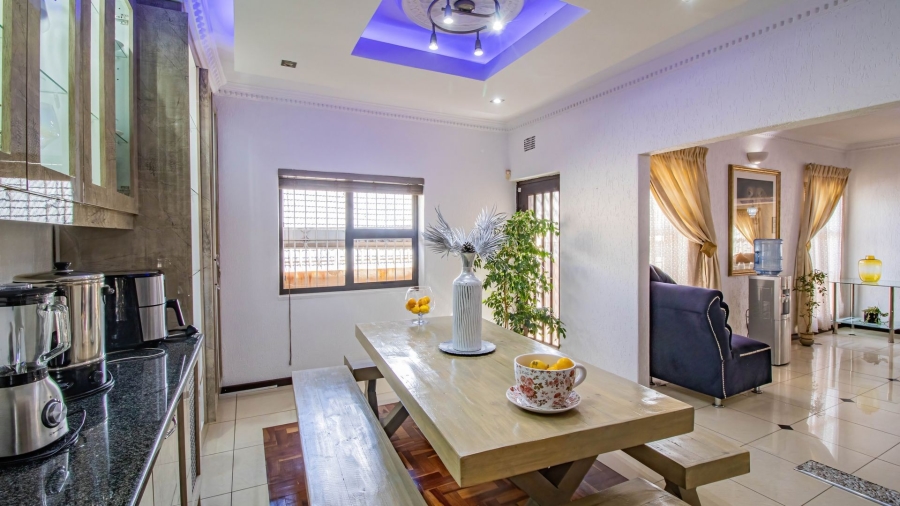 4 Bedroom Property for Sale in Mondeor Gauteng
