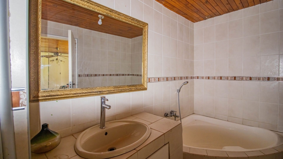 4 Bedroom Property for Sale in Mondeor Gauteng