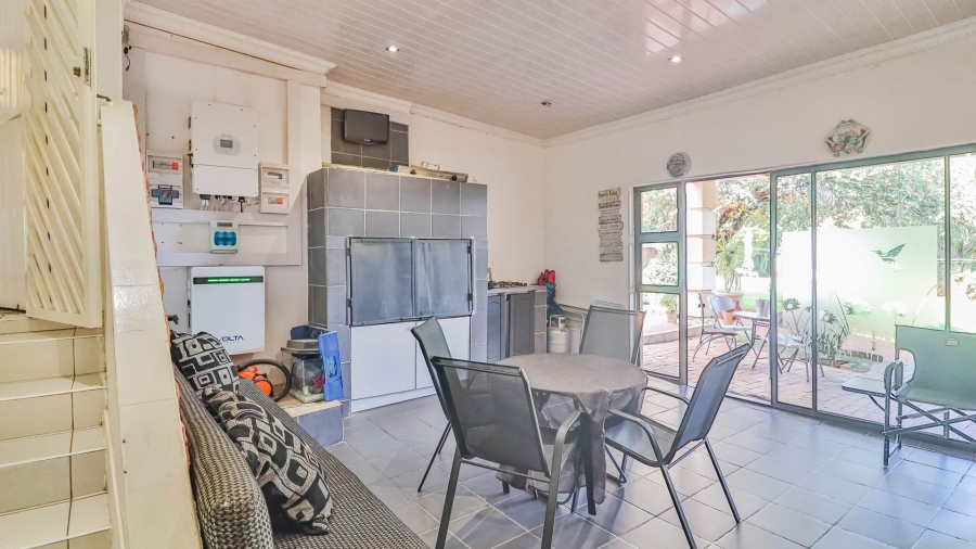 4 Bedroom Property for Sale in Mondeor Gauteng