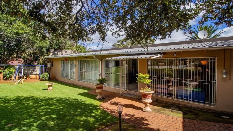 4 Bedroom Property for Sale in Mondeor Gauteng