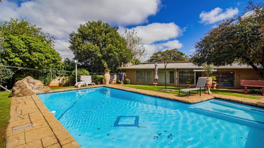 4 Bedroom Property for Sale in Mondeor Gauteng