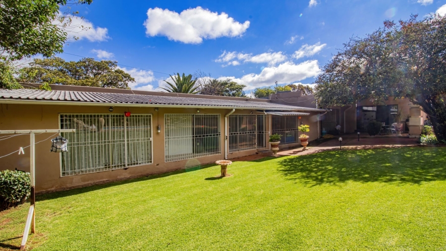 4 Bedroom Property for Sale in Mondeor Gauteng