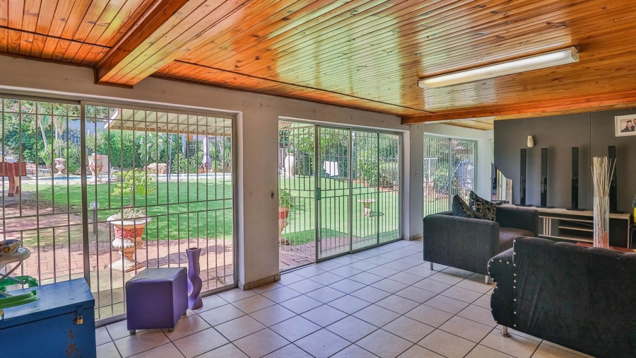 4 Bedroom Property for Sale in Mondeor Gauteng