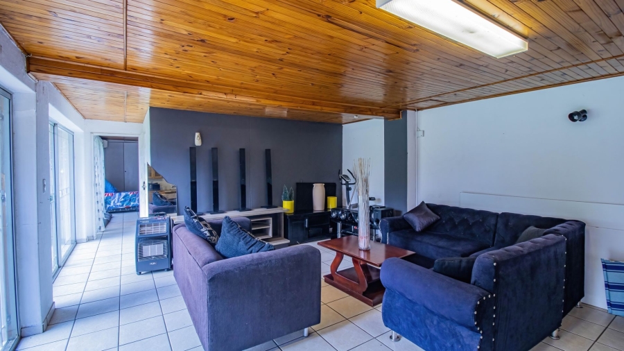 4 Bedroom Property for Sale in Mondeor Gauteng