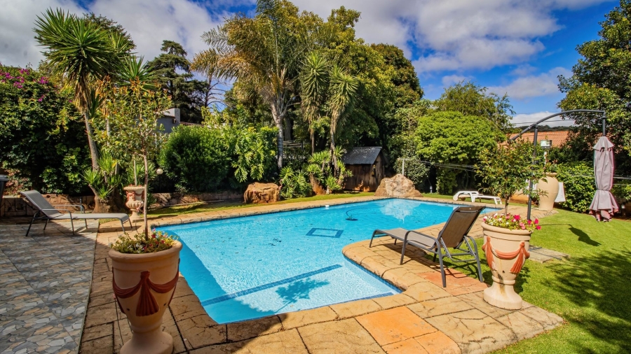 4 Bedroom Property for Sale in Mondeor Gauteng