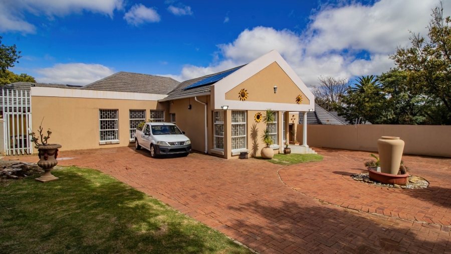 4 Bedroom Property for Sale in Mondeor Gauteng