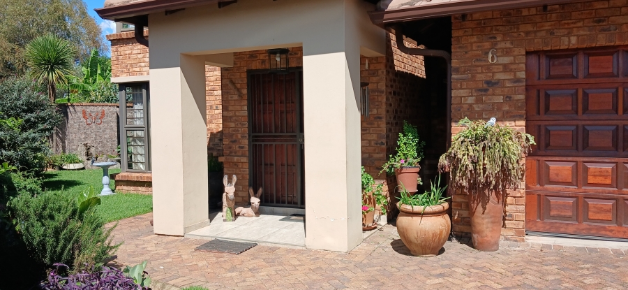3 Bedroom Property for Sale in Farrarmere Gauteng