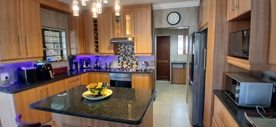 3 Bedroom Property for Sale in Farrarmere Gauteng