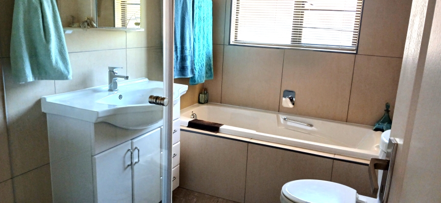 3 Bedroom Property for Sale in Farrarmere Gauteng