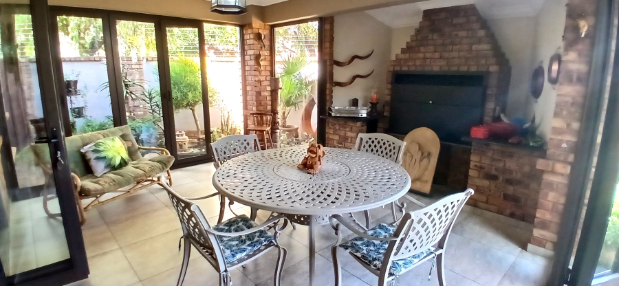 3 Bedroom Property for Sale in Farrarmere Gauteng