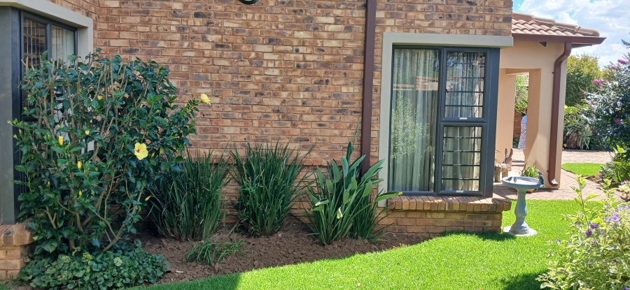 3 Bedroom Property for Sale in Farrarmere Gauteng