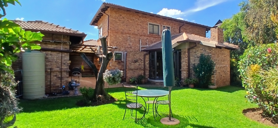 3 Bedroom Property for Sale in Farrarmere Gauteng
