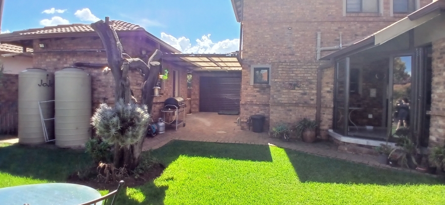 3 Bedroom Property for Sale in Farrarmere Gauteng