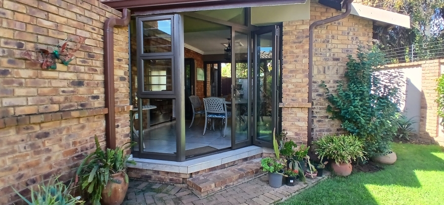 3 Bedroom Property for Sale in Farrarmere Gauteng