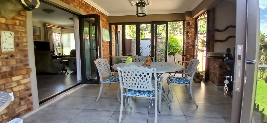 3 Bedroom Property for Sale in Farrarmere Gauteng