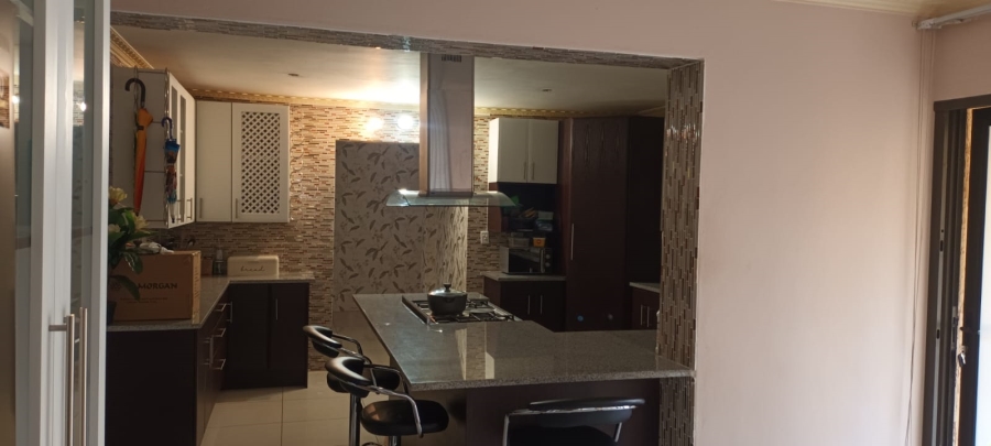 5 Bedroom Property for Sale in Danville Gauteng