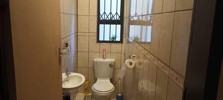 5 Bedroom Property for Sale in Danville Gauteng