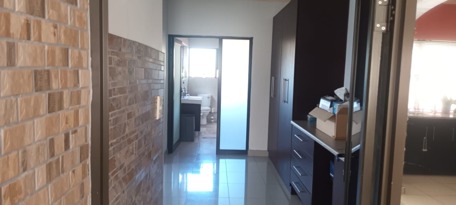 5 Bedroom Property for Sale in Danville Gauteng