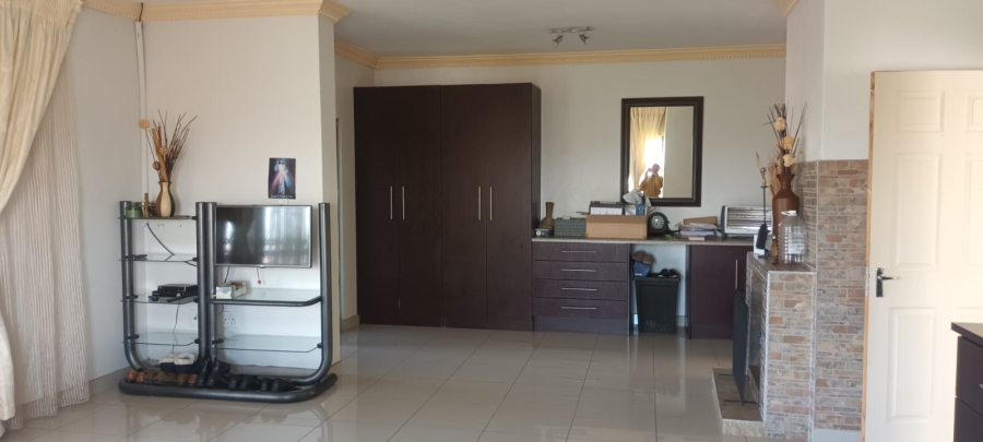 5 Bedroom Property for Sale in Danville Gauteng