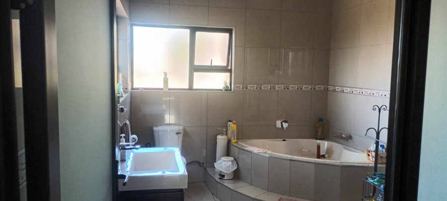 5 Bedroom Property for Sale in Danville Gauteng