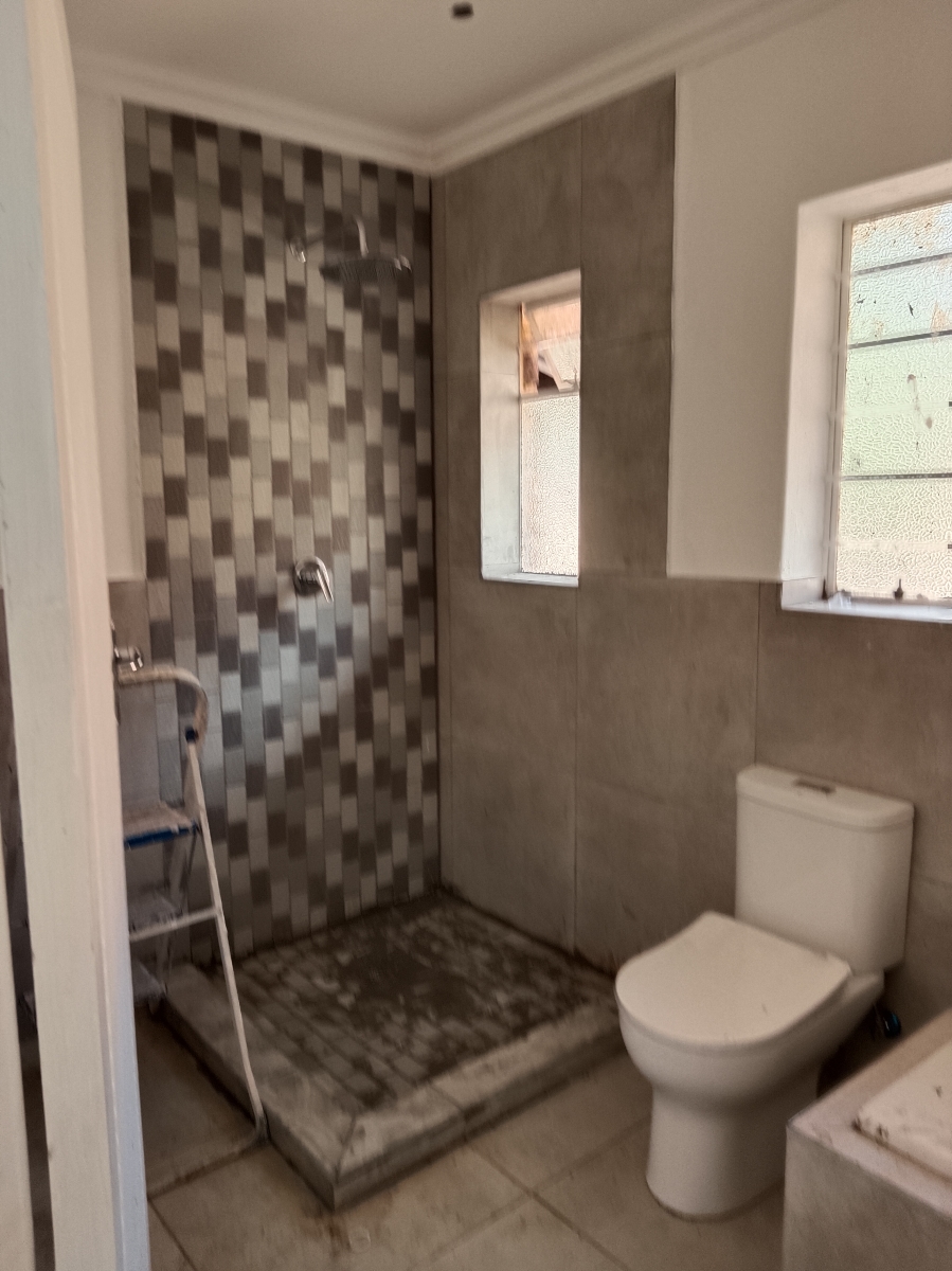 To Let 5 Bedroom Property for Rent in Wilro Park Gauteng
