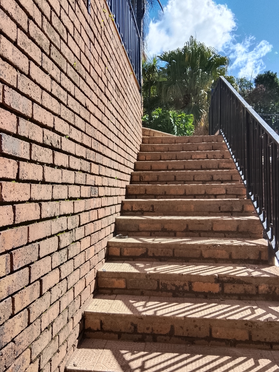 To Let 5 Bedroom Property for Rent in Wilro Park Gauteng