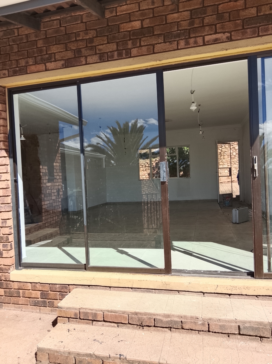 To Let 5 Bedroom Property for Rent in Wilro Park Gauteng