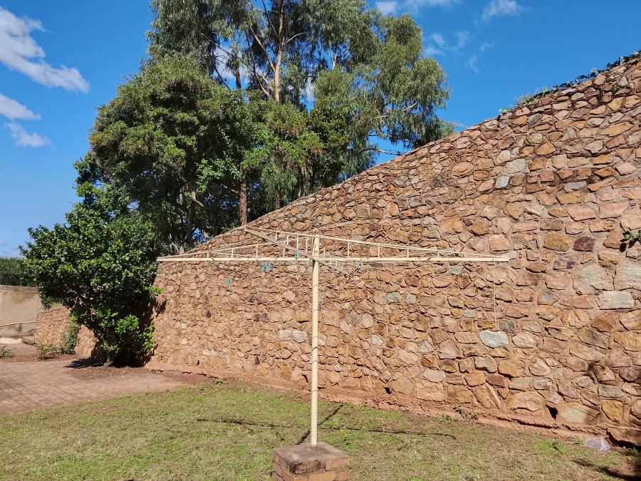 To Let 5 Bedroom Property for Rent in Wilro Park Gauteng