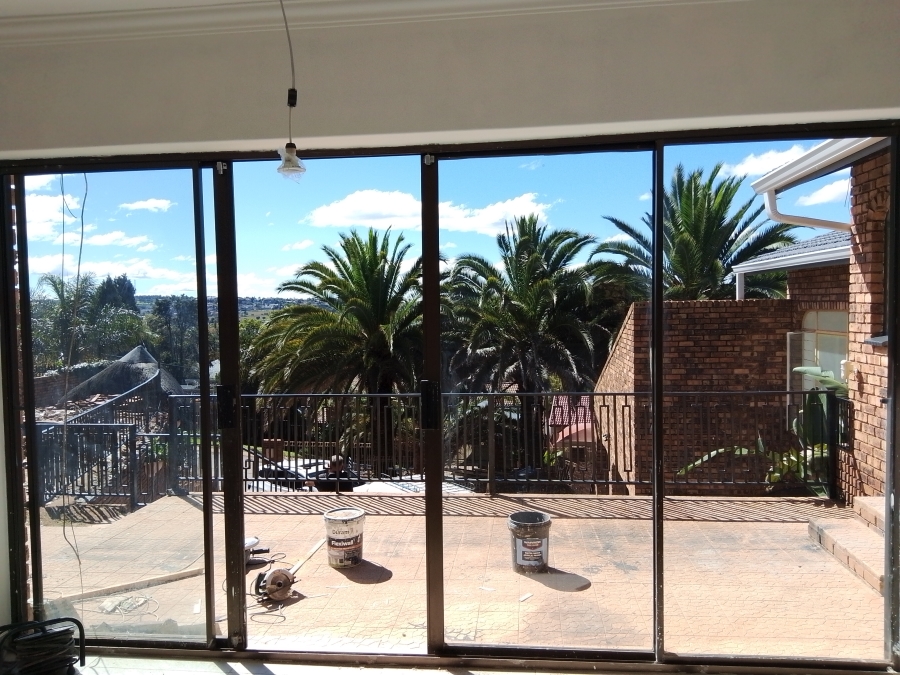 To Let 5 Bedroom Property for Rent in Wilro Park Gauteng