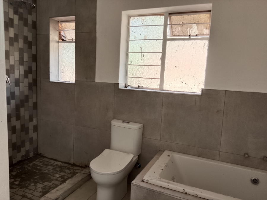 To Let 5 Bedroom Property for Rent in Wilro Park Gauteng