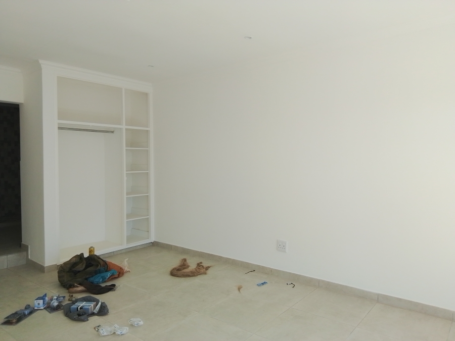 To Let 5 Bedroom Property for Rent in Wilro Park Gauteng