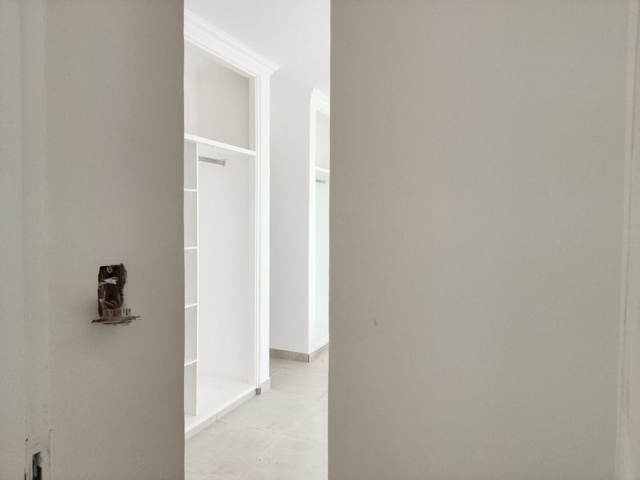 To Let 5 Bedroom Property for Rent in Wilro Park Gauteng