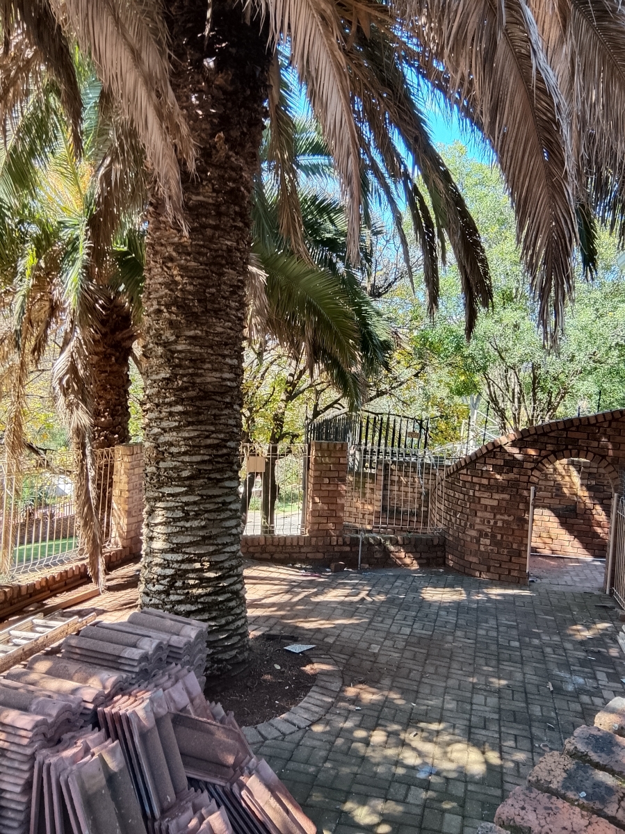 To Let 5 Bedroom Property for Rent in Wilro Park Gauteng