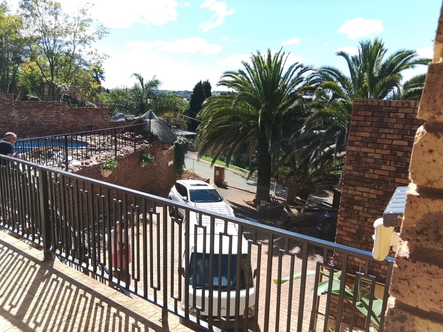 To Let 5 Bedroom Property for Rent in Wilro Park Gauteng