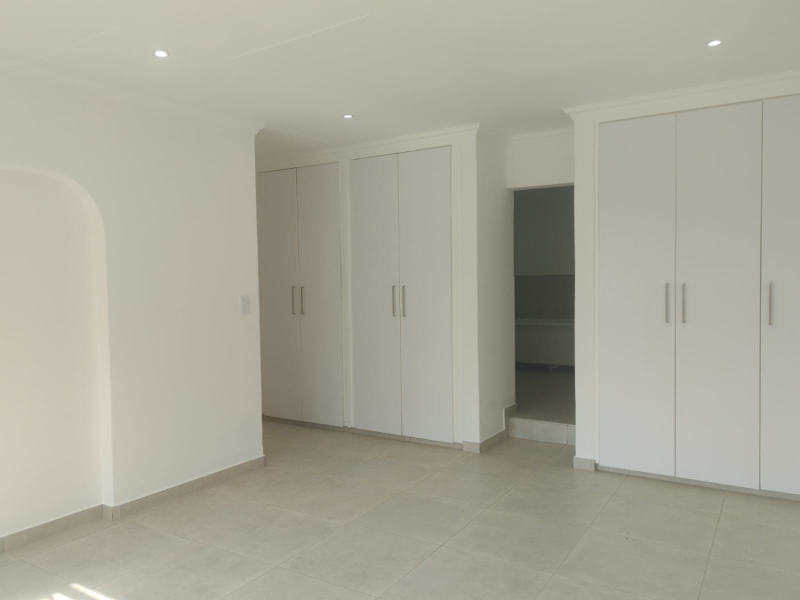 To Let 5 Bedroom Property for Rent in Wilro Park Gauteng