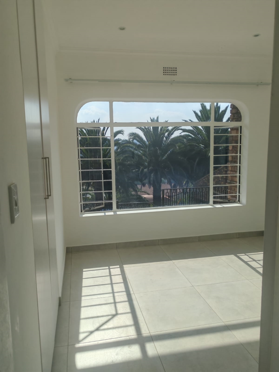To Let 5 Bedroom Property for Rent in Wilro Park Gauteng