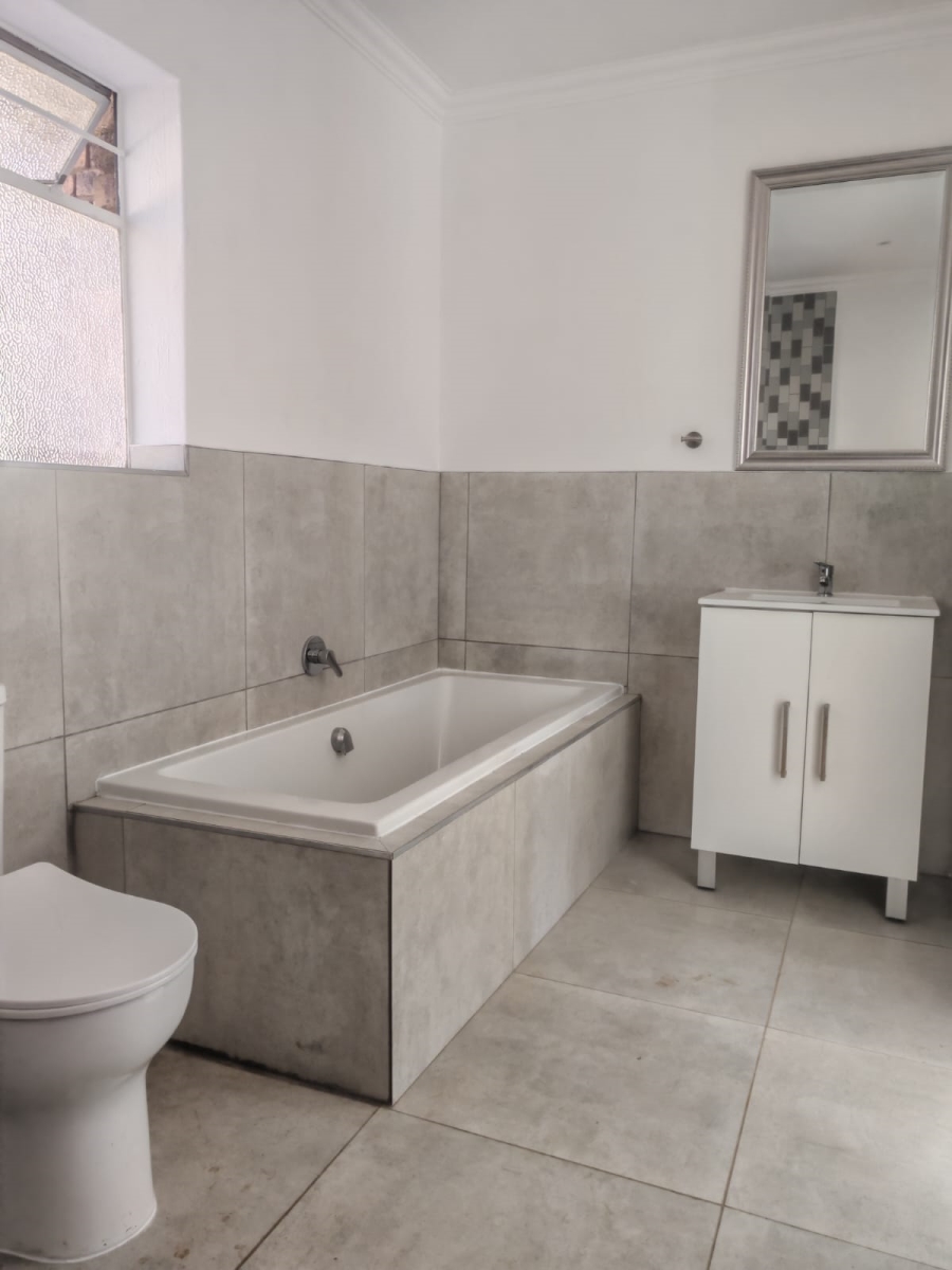 To Let 5 Bedroom Property for Rent in Wilro Park Gauteng