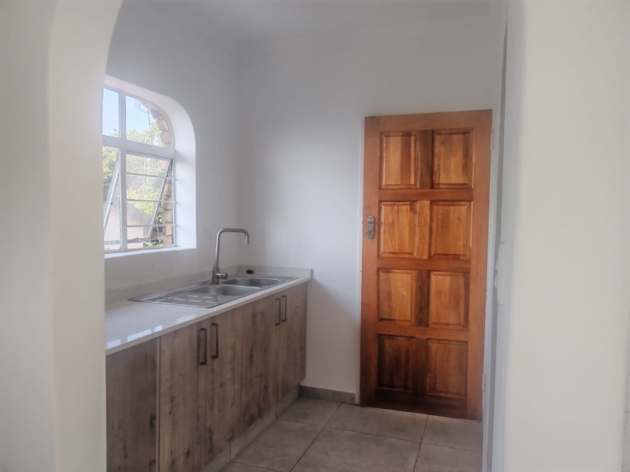 To Let 5 Bedroom Property for Rent in Wilro Park Gauteng