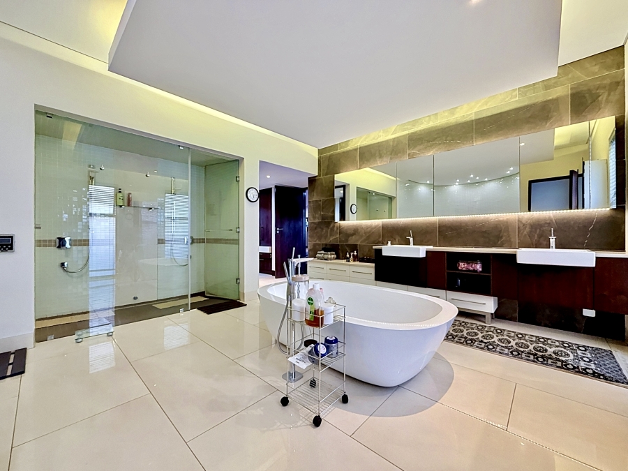 5 Bedroom Property for Sale in Lombardy Estate Gauteng