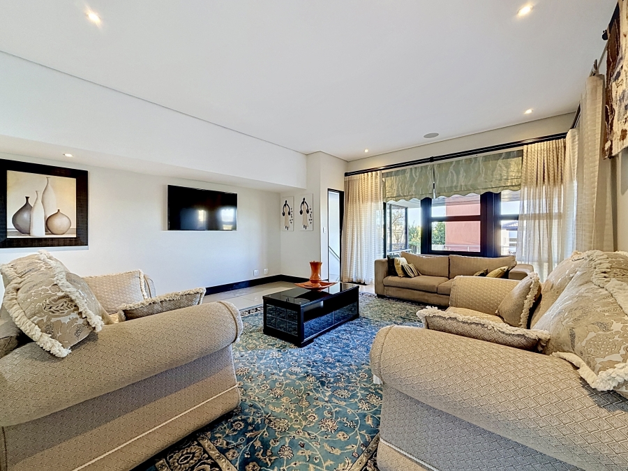 5 Bedroom Property for Sale in Lombardy Estate Gauteng