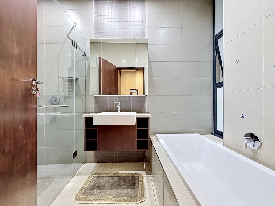 5 Bedroom Property for Sale in Lombardy Estate Gauteng