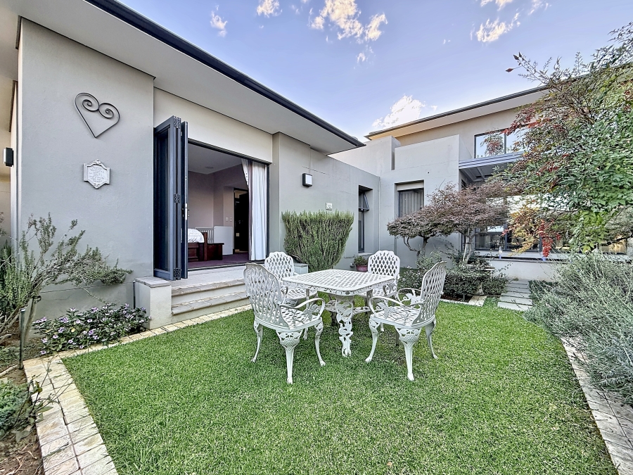 5 Bedroom Property for Sale in Lombardy Estate Gauteng