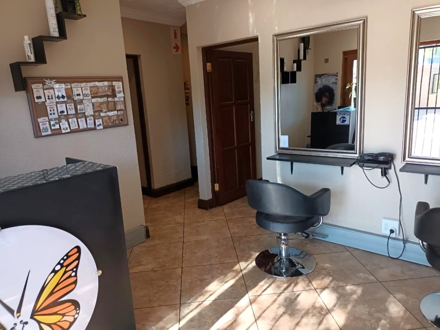 To Let Commercial Property for Rent in Rooihuiskraal Gauteng