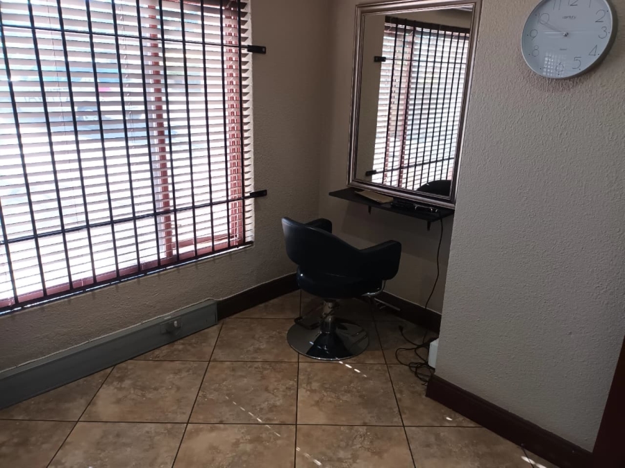 To Let Commercial Property for Rent in Rooihuiskraal Gauteng