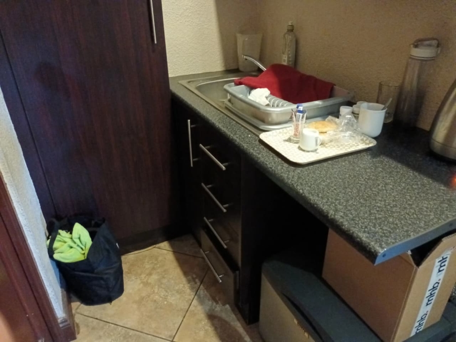 To Let Commercial Property for Rent in Rooihuiskraal Gauteng