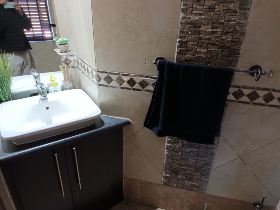 To Let Commercial Property for Rent in Rooihuiskraal Gauteng