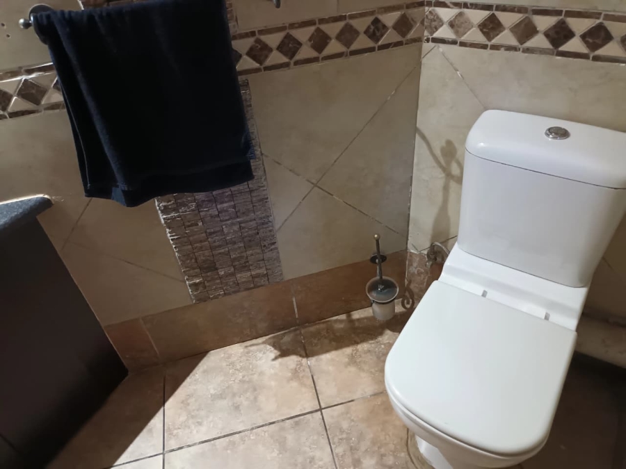 To Let Commercial Property for Rent in Rooihuiskraal Gauteng