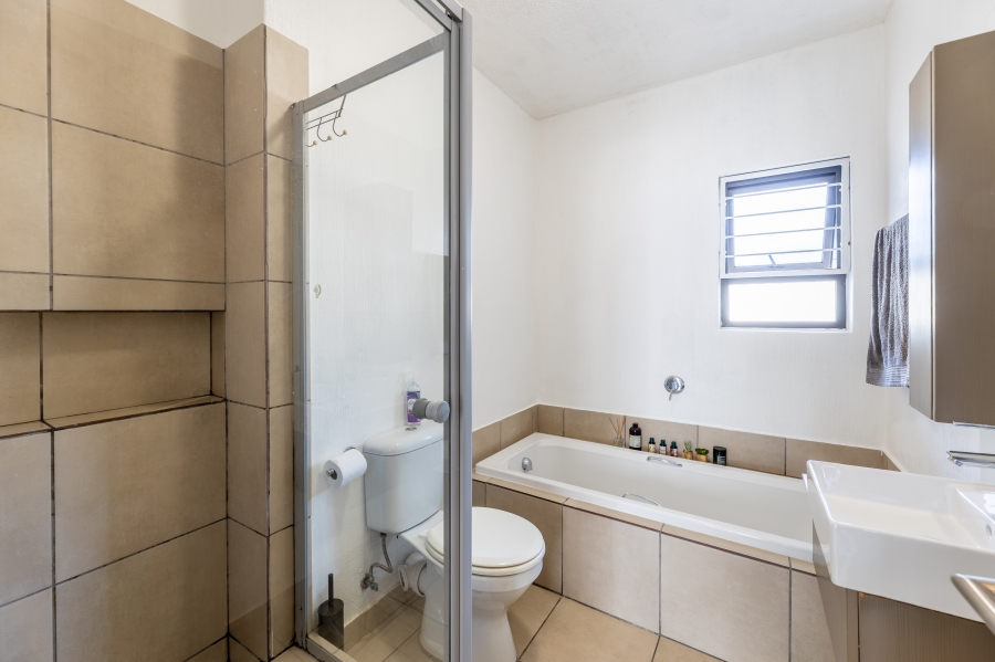 To Let 2 Bedroom Property for Rent in Broadacres Gauteng