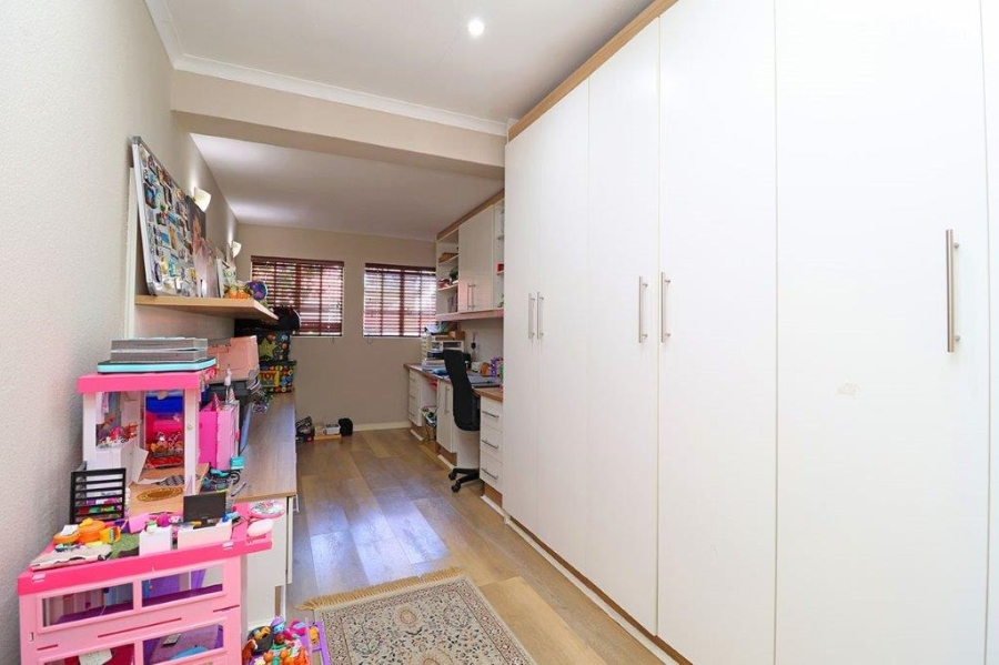 4 Bedroom Property for Sale in Dowerglen Ext 3 Gauteng