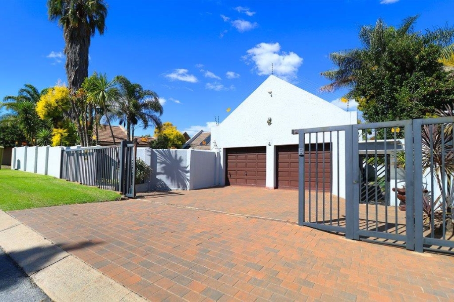 4 Bedroom Property for Sale in Dowerglen Ext 3 Gauteng